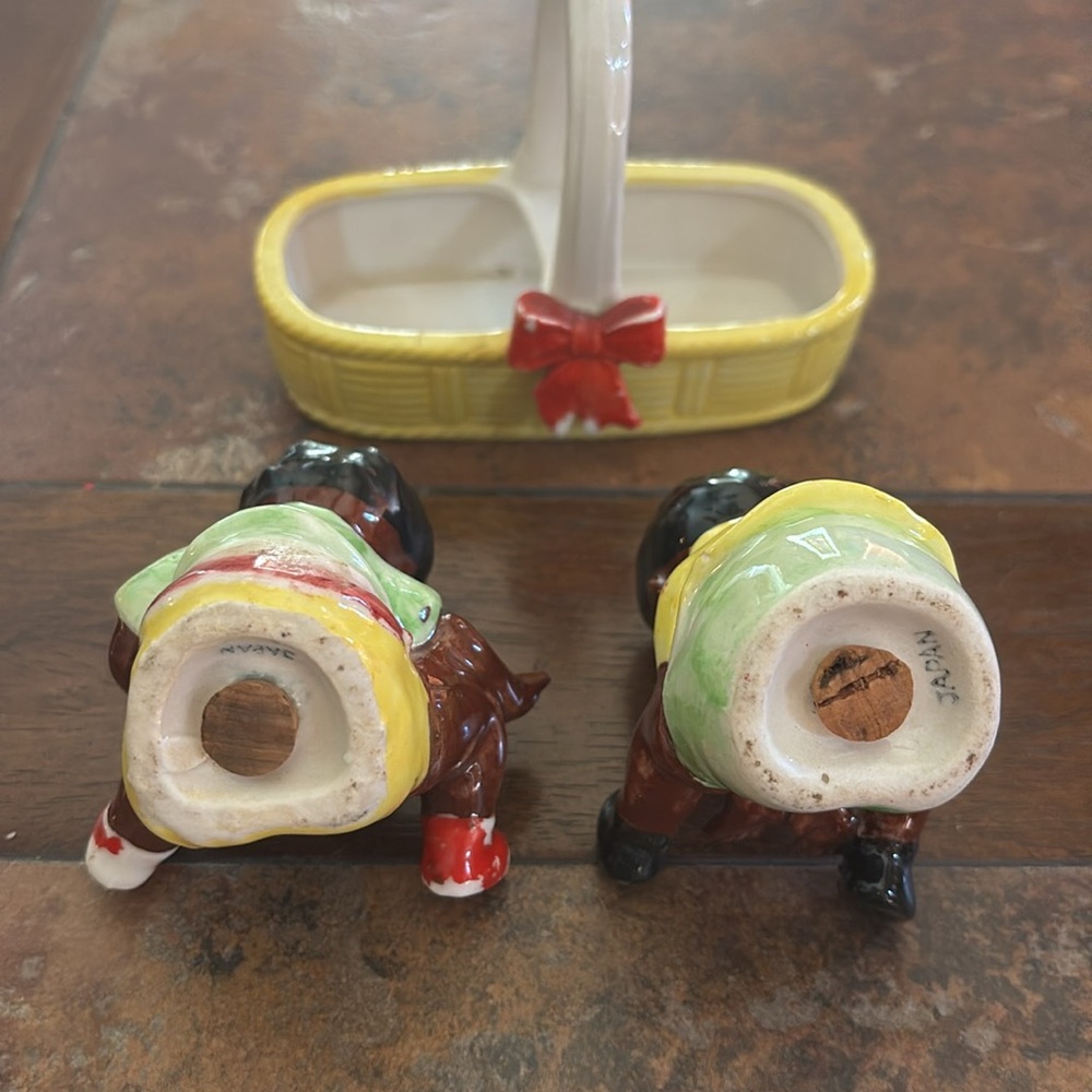 Black Americana Girl & Boy Salt & Pepper Shakers In A Basket; Japan - Picture 6 of 12